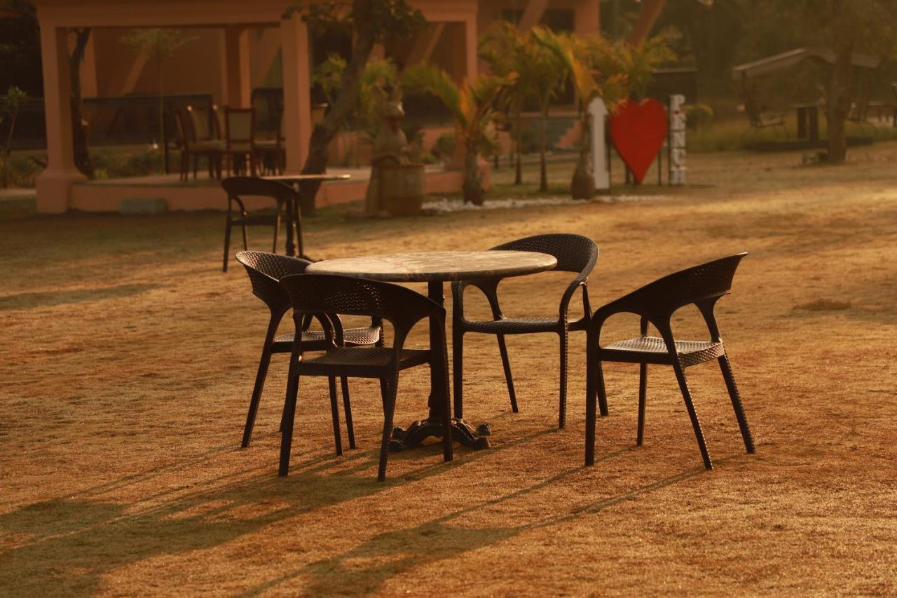 The Pench International Hotel Khawāsa Exterior foto