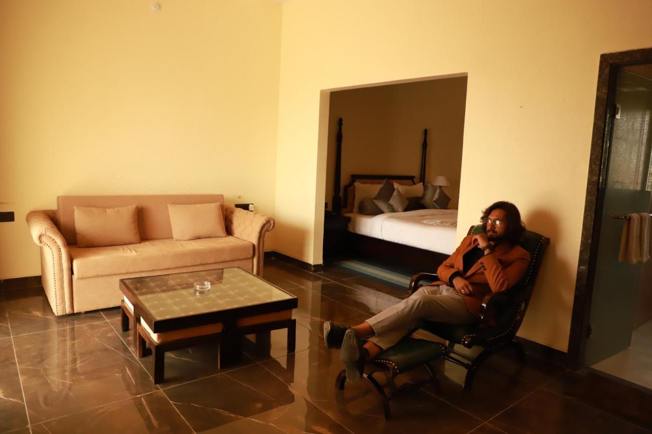 The Pench International Hotel Khawāsa Exterior foto