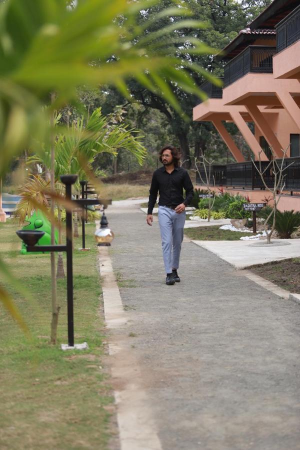 The Pench International Hotel Khawāsa Exterior foto