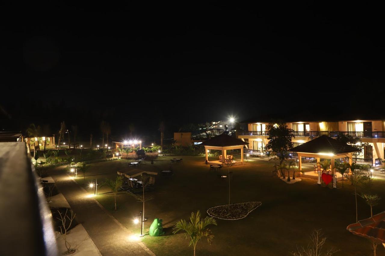 The Pench International Hotel Khawāsa Exterior foto
